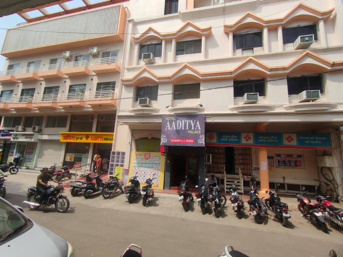 Hotel Aaditya Palace Bhusāwal Exterior foto