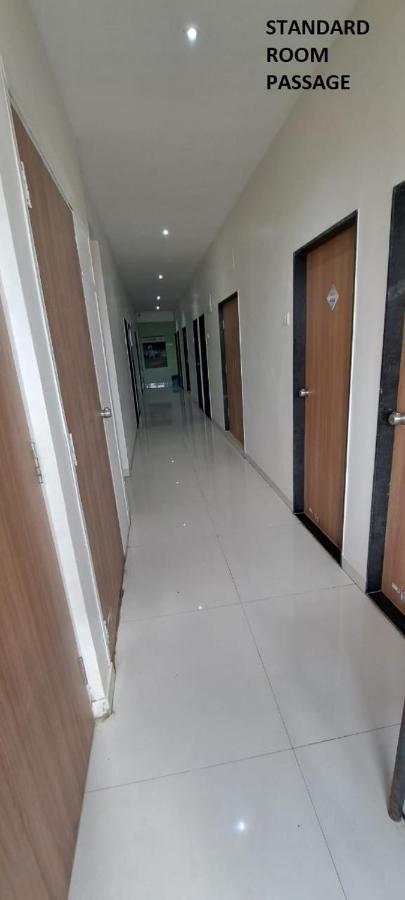 Hotel Aaditya Palace Bhusāwal Exterior foto
